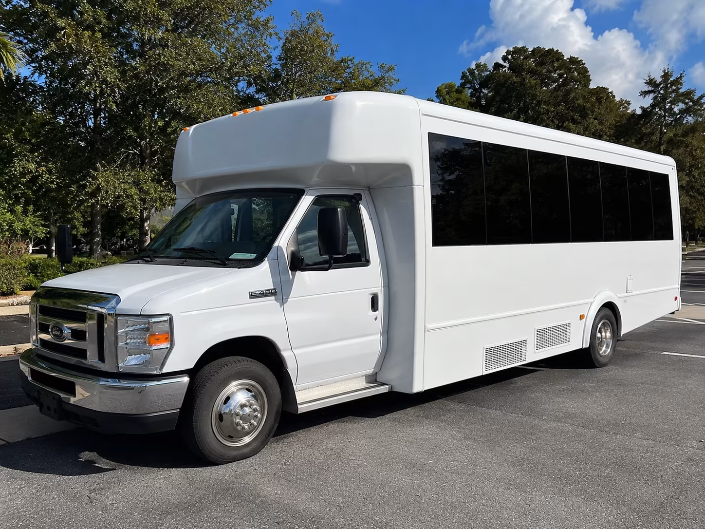 corporate airport transfer buses between pueblo and denver international airport