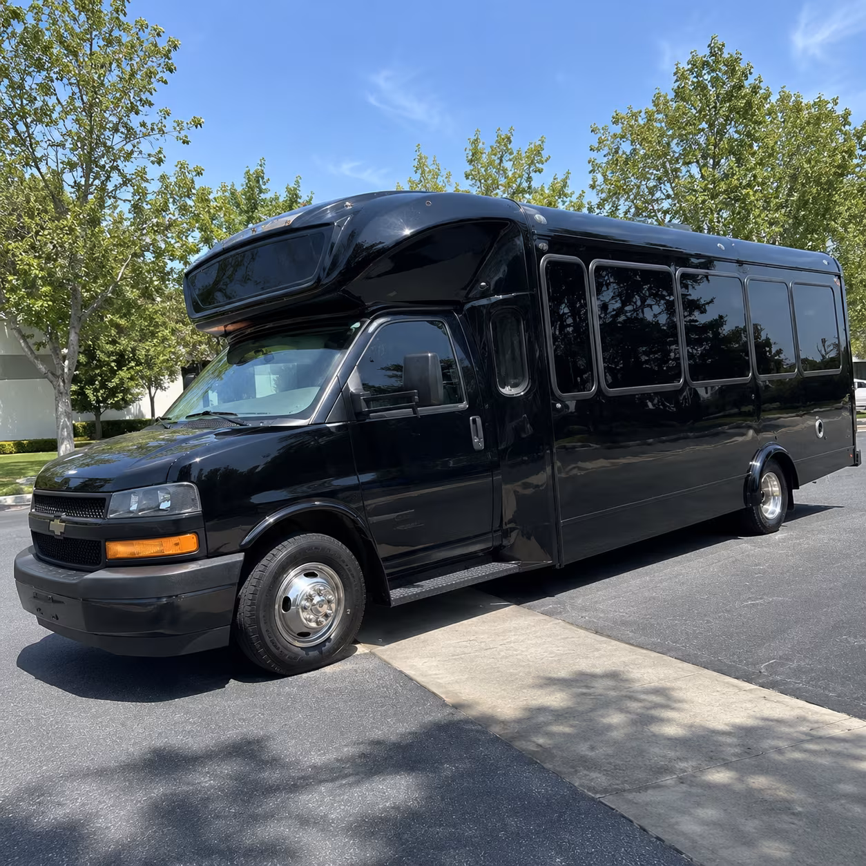 pueblo 15 passenger party bus