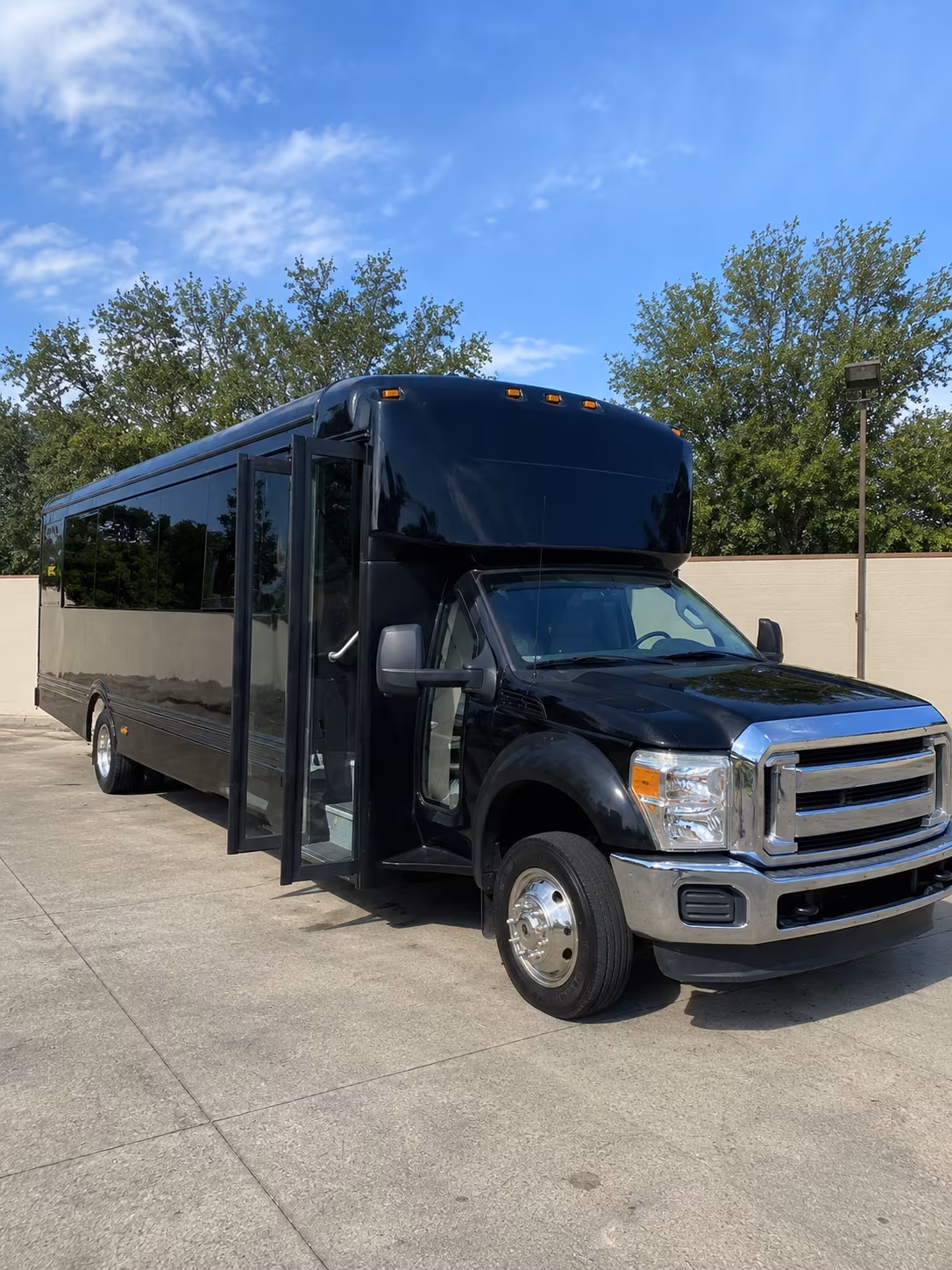 pueblo 20 passenger party bus