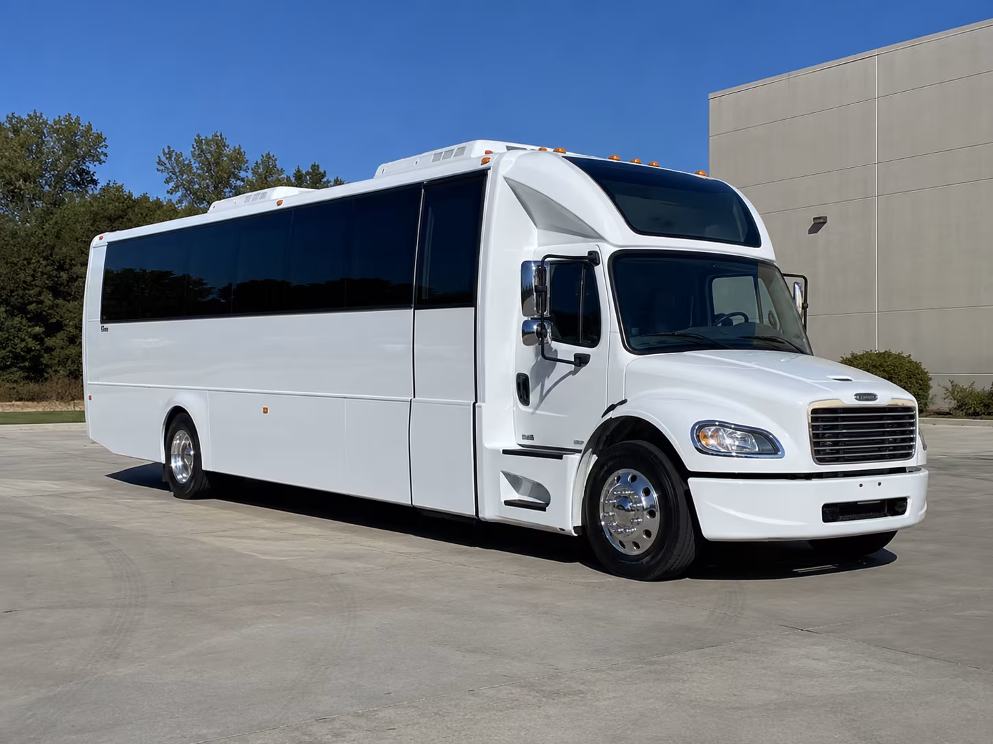 pueblo 28 passenger party bus